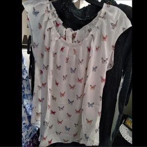 LC Lauren Conrad pleated blouse S butterfly print